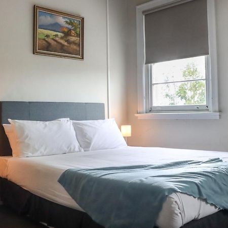 Tates Hotel Виндзор Экстерьер фото