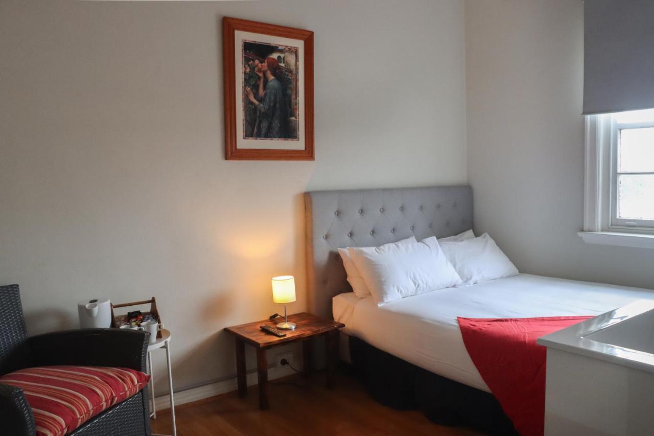 Tates Hotel Виндзор Экстерьер фото