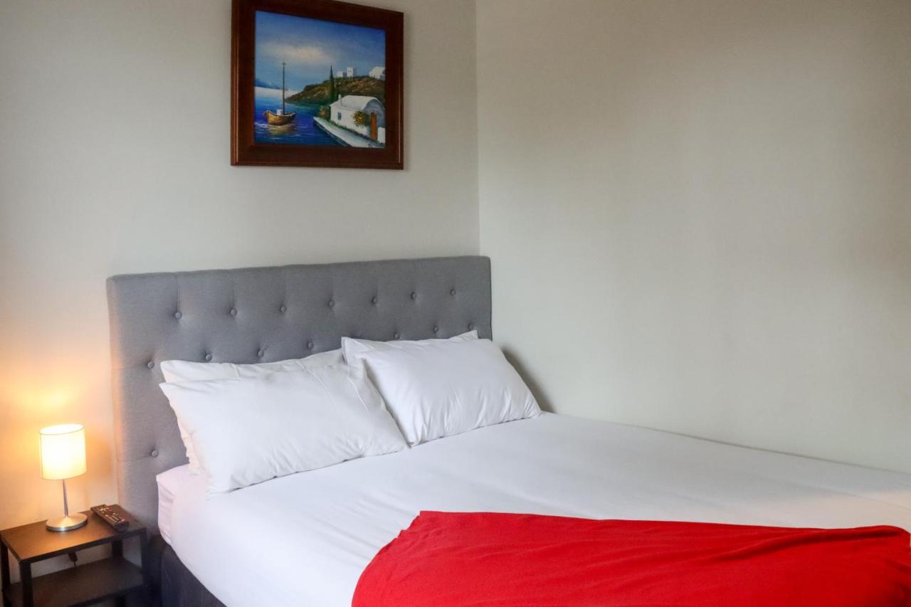 Tates Hotel Виндзор Экстерьер фото