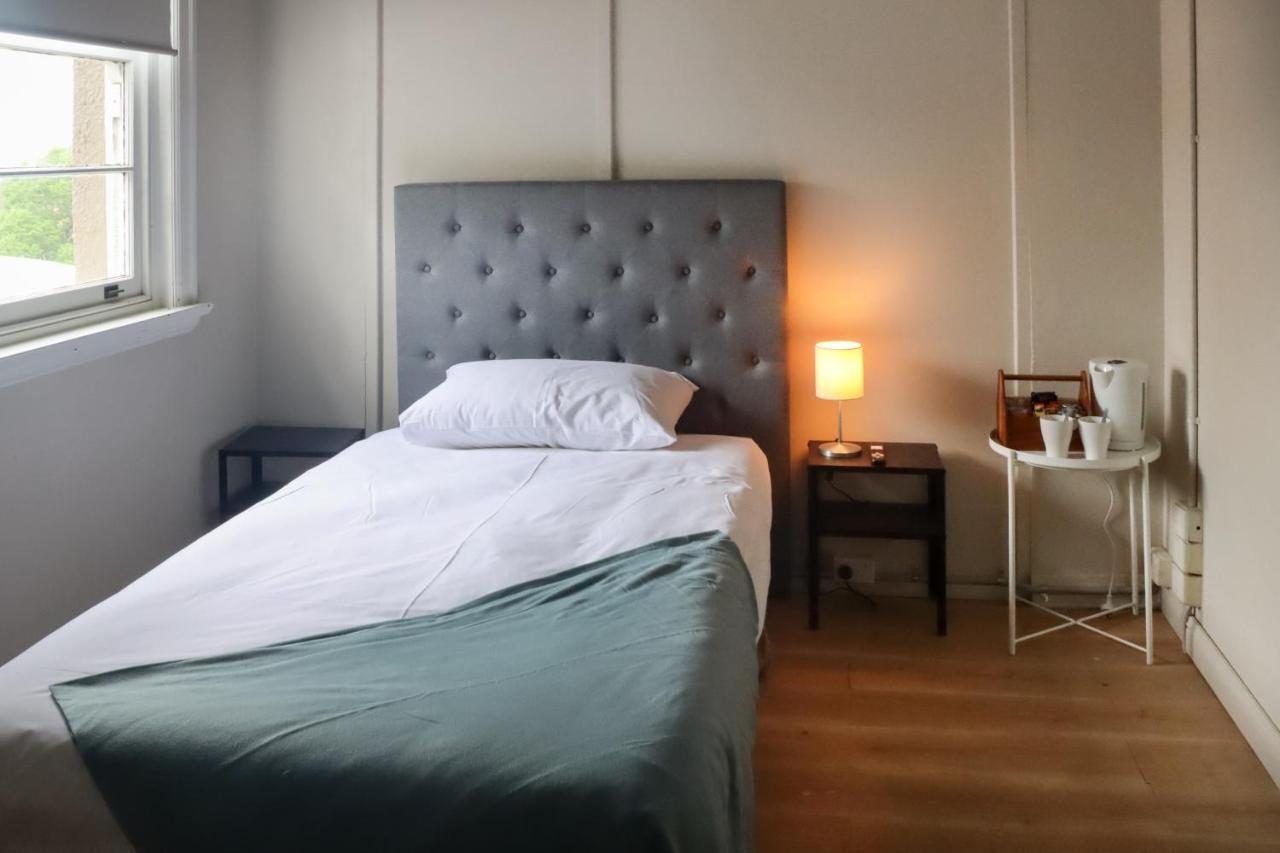 Tates Hotel Виндзор Экстерьер фото